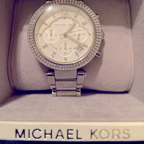 Michael Kors watch. NIB~never worn. Excellent condition. - Picture 3 of 5